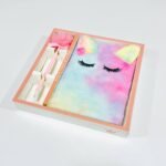 هدية مذكرة فرو رموش مع قلم في علبة كيوت، مقاس 21*15 سم