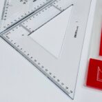 ⁦مسطرة مثلت 30 / 45 / 60 درجة طول 33 سم من Deli للرسم الهندسي⁩ - الصورة ⁦3⁩