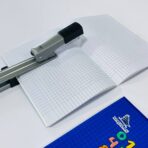 ⁦دباسة ذراع طويلة لتدبيس كراسات 60 ورقة لأطفال المدرسة من Deli⁩ - الصورة ⁦2⁩