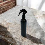 علبة معطرات اسود مع تأمينة بخاخ فارغه لاستعمال في معطر الجو عبوة 250 مل