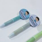 ⁦قلم حبر بطمة هدية تشجيعية عبارة بالتوفيق والنجاح توزيعات للطلبة⁩ - الصورة ⁦2⁩