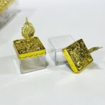 ⁦مجموعة علب توزيعات للمناسبات12 علبة اكريليك مع غطاء ذهبي مزخرف⁩ - الصورة ⁦2⁩