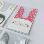 ⁦دستة اكياس رسومات توزيعات ربطة حجم صغير للمناسبات المختلفة عبوة 50 كيس⁩ - الصورة ⁦6⁩