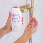 غسول ملطف للعناية الفائقة بالمناطق الحساسة للنساء من فيم فريش - 250 مل