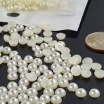 ⁦مجموع حبات لؤلؤ نصف دائري باللون الابيض والسكري بظهر مسطح 1 سم 200 حبة تقريبا⁩ - الصورة ⁦6⁩