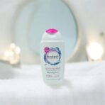 ⁦غسول ملطف للعناية الفائقة بالمناطق الحساسة للنساء من فيم فريش - 250 مل⁩ - الصورة ⁦2⁩