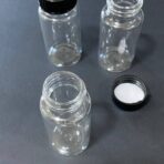 ⁦علبة زجاجية سميكه فارغة متعددة الاستعمالات عبوة 30 مل مع غطاء بلاستيك محكم الاغلاق⁩ - الصورة ⁦3⁩