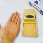 ⁦لعبة سيارة تايوتا ثعلب مظلمة للأطفال دفع باليد⁩ - الصورة ⁦5⁩