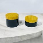 علب بلاستيك لون اسود غطاء ملون خشبي متعددة الاستعمالات عبوة 100/150 مل