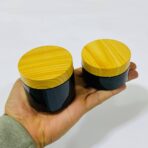 ⁦علب بلاستيك لون اسود غطاء ملون خشبي متعددة الاستعمالات عبوة 100/150 مل⁩ - الصورة ⁦3⁩