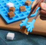 ⁦قالب سيلكون مربع 126 تجويف قلب صغير متعدد الاستخدمات لصنع بخور المستكة والحلوى WFHM77⁩ - الصورة ⁦2⁩