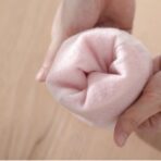 ⁦قفاز غسل الصحون والتنظيف بأكمام طويلة لون وردي لحماية اليدين والاصابع مع بطانه داخلية⁩ - الصورة ⁦4⁩