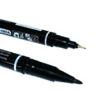 ⁦قلم خطاط راسين غليظ 1.0 مم , ورقيق 0.5 مم , للكتابه على الاسطح الالمعه و النايلو سريع الجفاف درجه اولى مناسب حتى للرسامين⁩ - الصورة ⁦2⁩