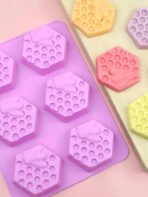 ⁦قالب سيلكون تصميم عسل ونحل 6 فراغات لصنع مكعبات الصابون MA93⁩ - الصورة ⁦4⁩