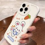 كفر ايفون طباعة ارنب كرتوني وجزر باللون الابيض من مادة TPU الناعمة WFHM77