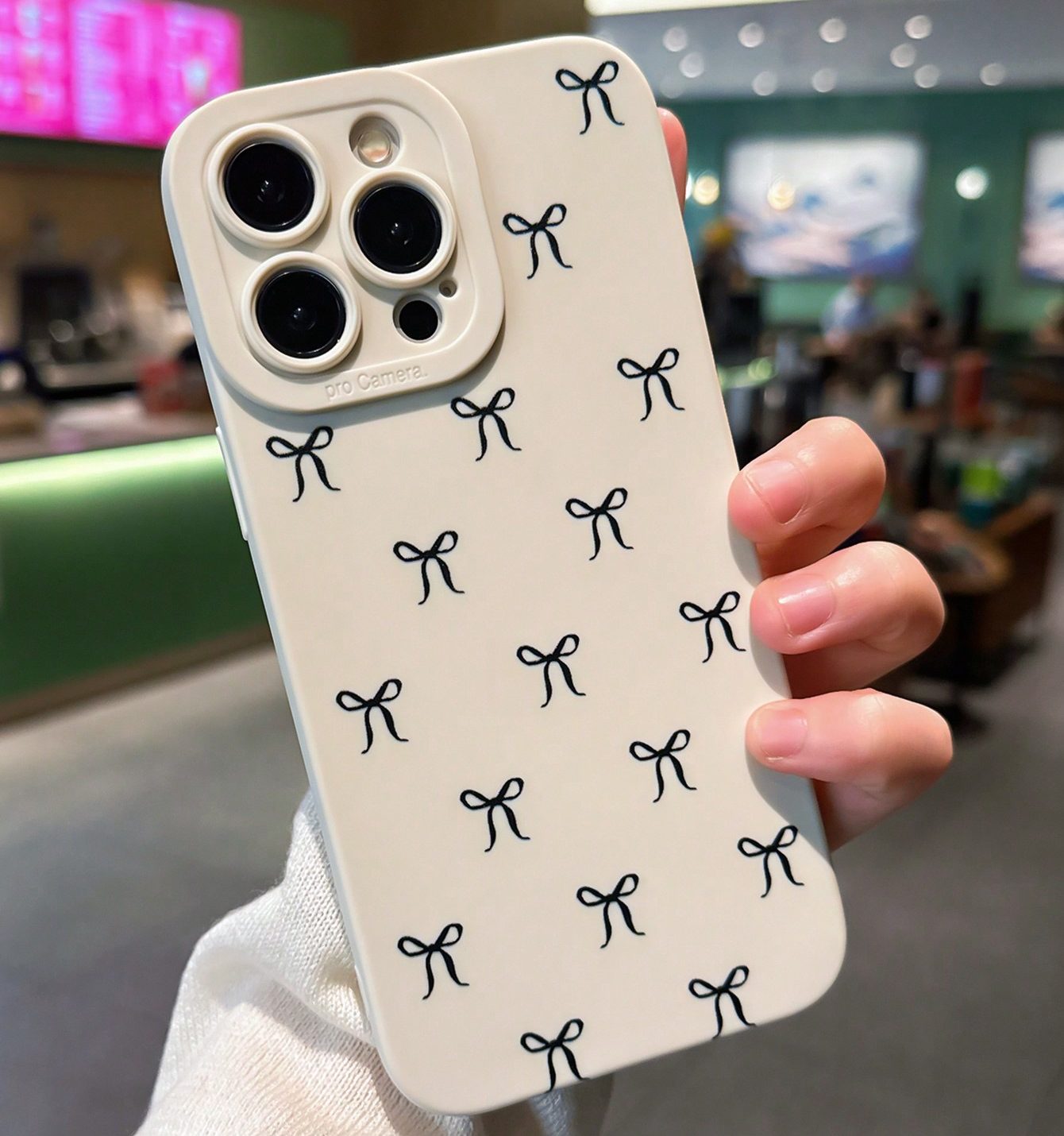 IMG_2863 كفر هاتف ايفون واقي مطاطي ضد الكسر بنقشة فيونكة سوداء ترند الموسم WFHM77 - الصورة 1