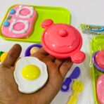 ⁦طقم لعبة مطبخ تقطيع فواكه وخضروات وغاز للأطفال ، بيض وصحن⁩ - الصورة ⁦5⁩