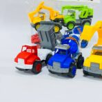 ⁦مجموعة العاب سيارات 4 شاحنات للأطفال ،طانطا وعجانة و2 رافعة⁩ - الصورة ⁦4⁩