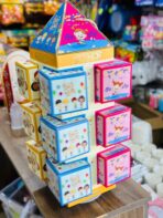 ⁦ستاند هرم دوار ترند توزيعات العيد 12 علبة ، خلوط عيد الفطر و الأضحى للأطفال⁩ - الصورة ⁦4⁩