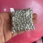 ⁦كيس خرز مغلق لامع دائري مقاس 8 ملم لصنع الاكسسوارات والاعمال الحرفية - 50 قرام⁩ - الصورة ⁦4⁩