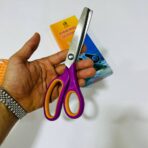 ⁦مقص ستانستيل قص مشرشر زاوية درجة اولى للورق المقوى والاشغال الحرفية واليدوية⁩ - الصورة ⁦3⁩