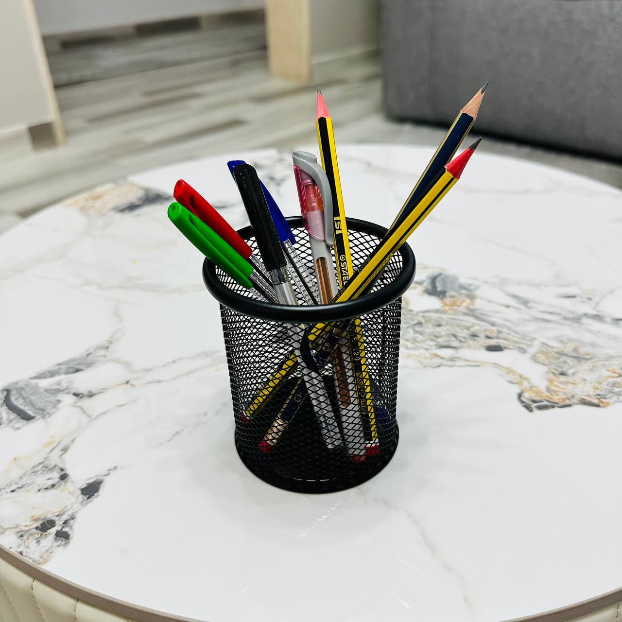 IMG_20250614_202022_284 حاملة أدوات مكتبية شبكية معدنية أنيقة ،لترتيب أدواتك المكتبية من اقلام رصاص - الصورة 1