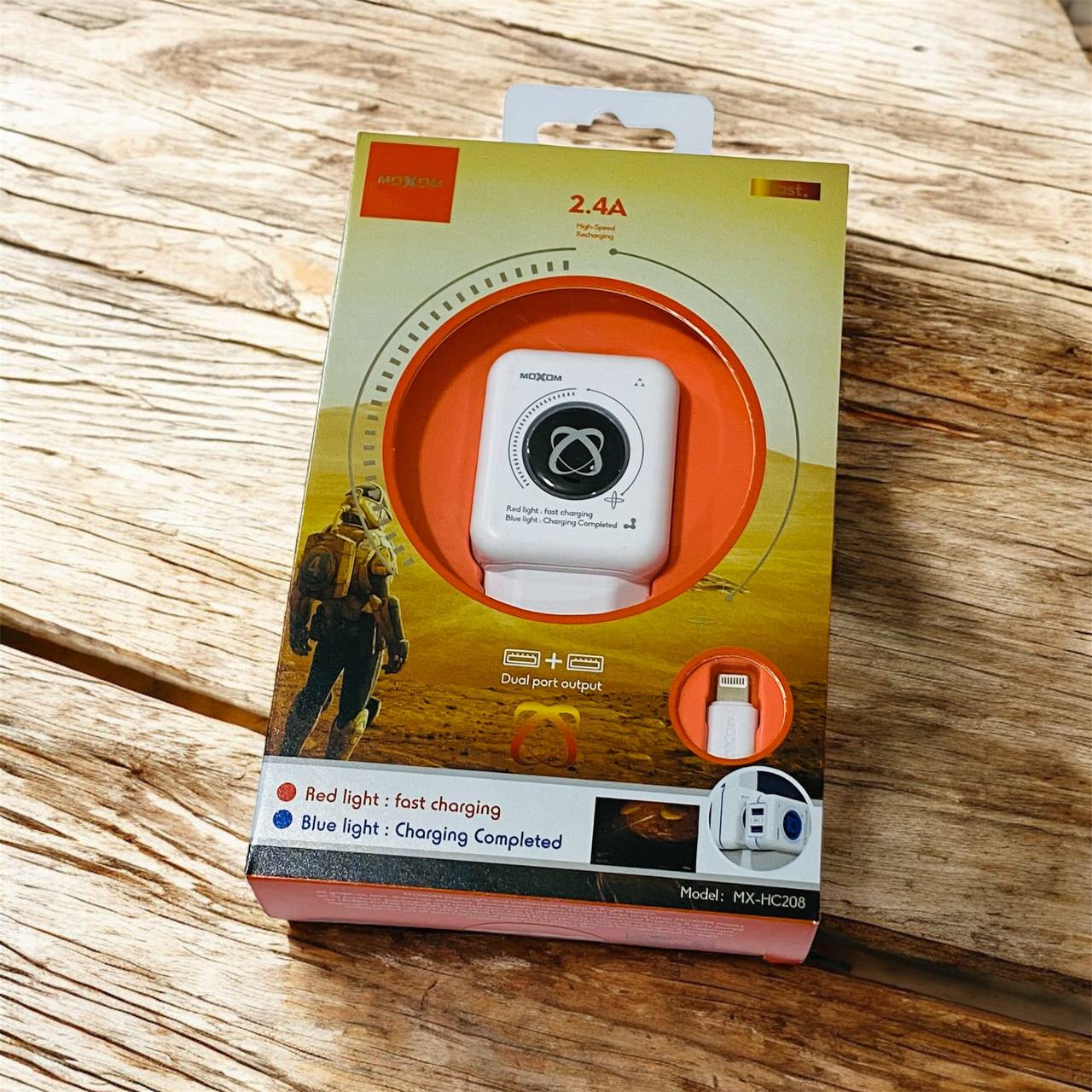 photo_4_2025-07-02_22-29-56 شحن ايفون كامل 2 مداخل USB مع اضاءة عند الشحن موكسوم ، سرعة 2.4 امبير - الصورة 1