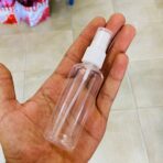 ⁦مجموعة عبوات بخاخ شفاف 90 مل - 8 علب معطرات ومواد التجميل والمعقمات⁩ - الصورة ⁦5⁩