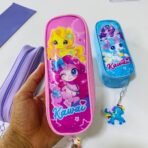 ⁦مقلمة ادوات مدرسية يونيكورن مع ميدالية 2 جيب⁩ - الصورة ⁦7⁩