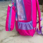 ⁦حقيبة مدرسية مناسبة صف اول / روضة مع مقلمة رسومات : كيرومي - ايلسا - صوفيا⁩ - الصورة ⁦5⁩