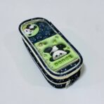 ⁦مقلمة باندا فاخرة مع دفتر ملاحظات وميدالية ، 2 جيوب 1 شفاف ، سوستة غليظة⁩ - الصورة ⁦5⁩