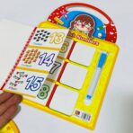 ⁦سبورة تعليمية مع خطاط ، اكتب وامسح ، تعليم الحروف العربية / الانجليزية / جدول ضرب / الارقام⁩ - الصورة ⁦2⁩