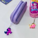 ⁦مقلمة ادوات مدرسية يونيكورن مع ميدالية 2 جيب⁩ - الصورة ⁦3⁩