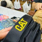 ⁦حقيبة CAT كاتربيل فاخرة ، مناسبة للدراسة والسفر ، خامة سوستة وتشطيب عالي الجودة⁩ - الصورة ⁦5⁩