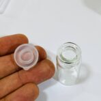 ⁦دستة 100 قنينة ، عبوات زجاجية 12 مل غطاء ضغط ، لتعبئة العطورات المركزة ومواد العناية والتجميل والزيوت⁩ - الصورة ⁦4⁩