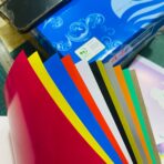 ⁦كراسة اشغال قص ولصق ملونة 10 الوان مقاس  A5  زي حجم الكراسة⁩ - الصورة ⁦2⁩