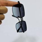 ⁦نظارة شمسية رجالية تصميم شبيه CARTIER عدسات متدرجة باللون الأسود مع حافظة حماية⁩ - الصورة ⁦3⁩