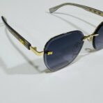 ⁦نظارة شمسية نسائية تصميم شبيه Dior - مع حافظة حماية⁩ - الصورة ⁦3⁩