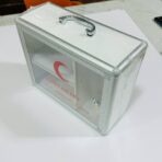 ⁦صندوق الإسعافات الأولية - للمنزل والمدرسة مع قفل ومفتاح قابل للحمل والتثبيت على الحائط⁩ - الصورة ⁦3⁩