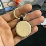 ⁦ميدالية مفاتيح خشبية للنقش والحفر بالليزر 4 أشكال - درجة أولى⁩ - الصورة ⁦5⁩