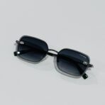 ⁦نظارة شمسية نسائية مع حافظة حماية⁩ - الصورة ⁦3⁩