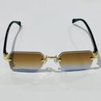 ⁦نظارة شمسية نسائية مع حافظة حماية⁩ - الصورة ⁦4⁩